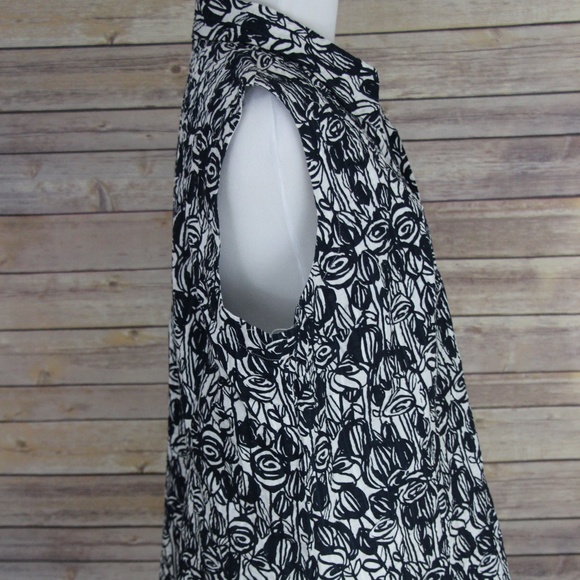 EMMA JAMES Navy and White Floral Sleeveless Top - Picture 7 of 8